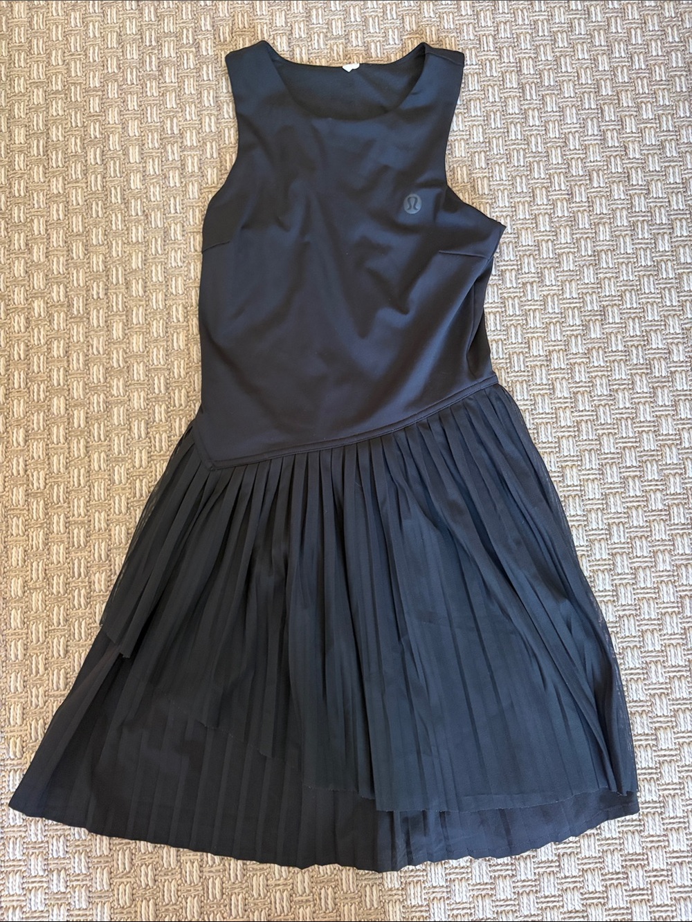 lululemon athletica Black Sleeveless Pleated Midi Dress